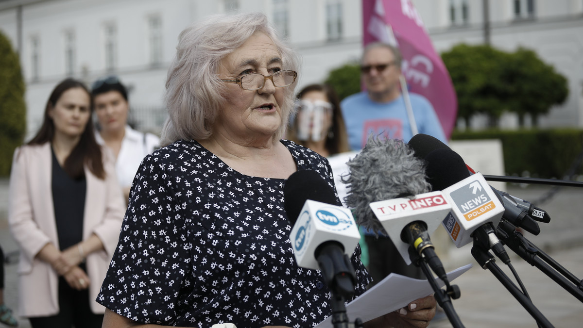 Mama Roberta Biedronia pod Pałacem Prezydenckim. Protest rodziców osób LGBT