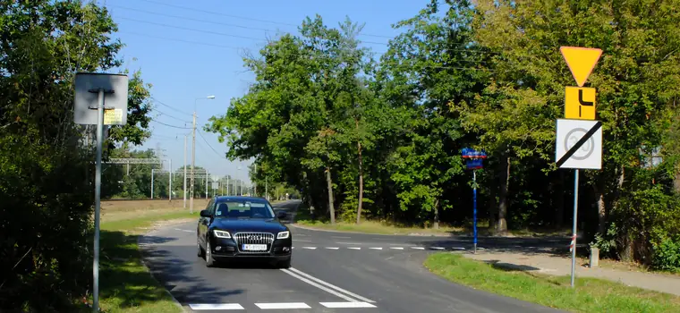 Kierunkowskaz lewy czy prawy?  Jak zachować się na takim skrzyżowaniu?