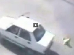 Dziecko wypadło z auta na skrzyżowaniu