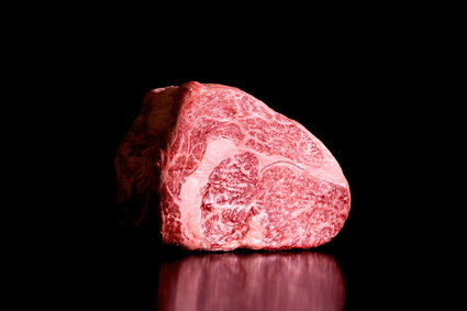Japońscy naukowcy wydrukowali porcję wołowiny wagyu. To jeden z najdroższych gatunków mięsa