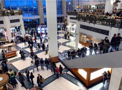 Centra handlowe ciągną sprzedawców na dno