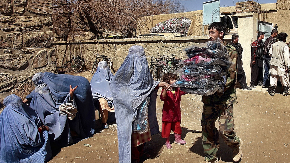 Przemoc, ograniczony dostęp do służby zdrowia i głębokie ubóstwo sprawiają, że Afganistan to kraj, w którym kobiety są najmniej bezpieczne - wynika z sondażu przeprowadzonego dla agencji Reutera. Kolejne pozycje w zestawieniu zajęły DRK, Pakistan i Indie.