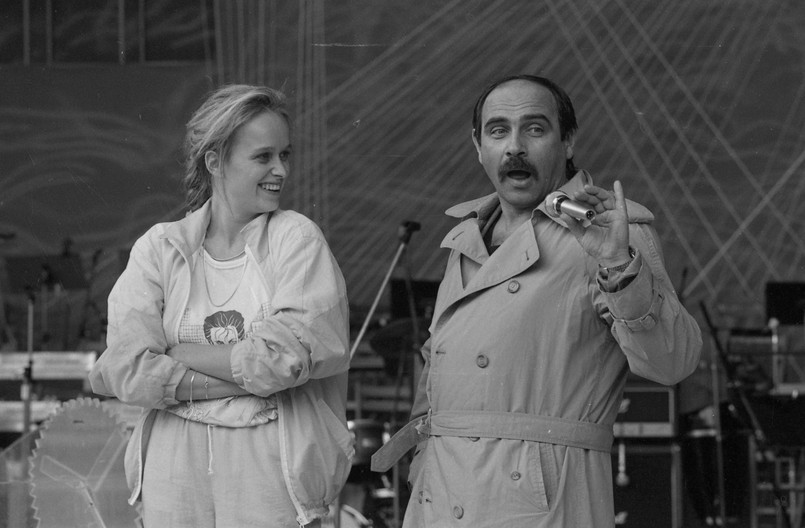 QUIZ dla wytrawnych melomanów. Przeboje czasów PRL. Kto to śpiewał?