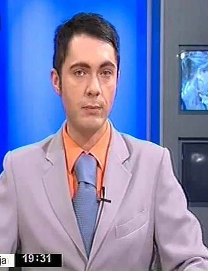 Daniel Pinter kao voditelj vesti