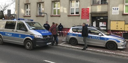 Groza w przychodni w Słupsku. Wściekły pacjent dźgnął nożem policjanta! „Na podłodze było pełno krwi...”