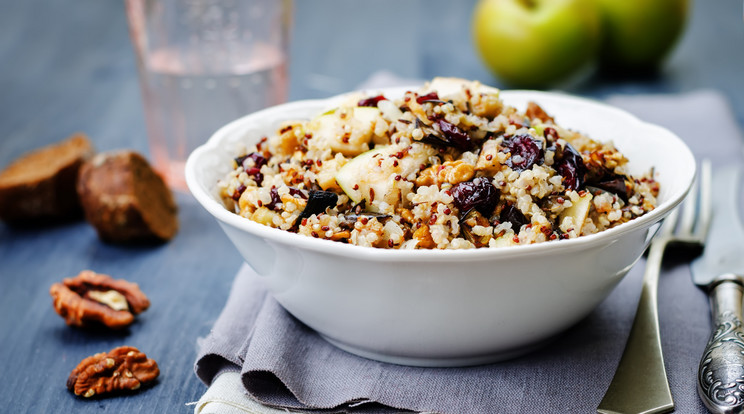 Áfonyás-almás quinoa saláta / Fotó: Shutterstock