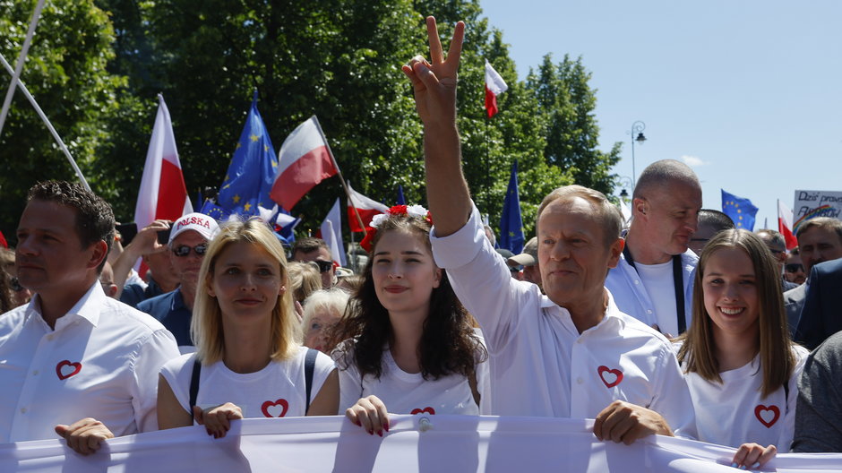 Donald Tusk w czasie marszu 4 czerwca w Warszawie