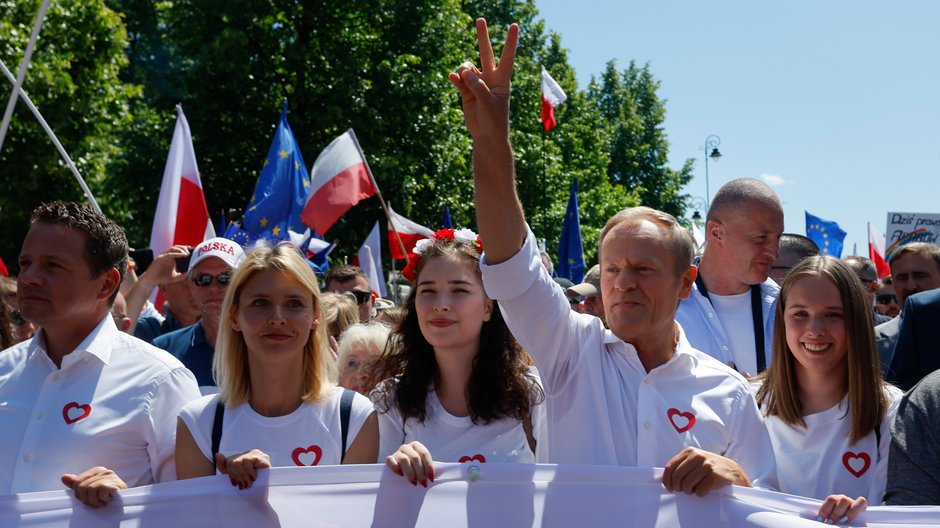 Donald Tusk w czasie marszu 4 czerwca w Warszawie