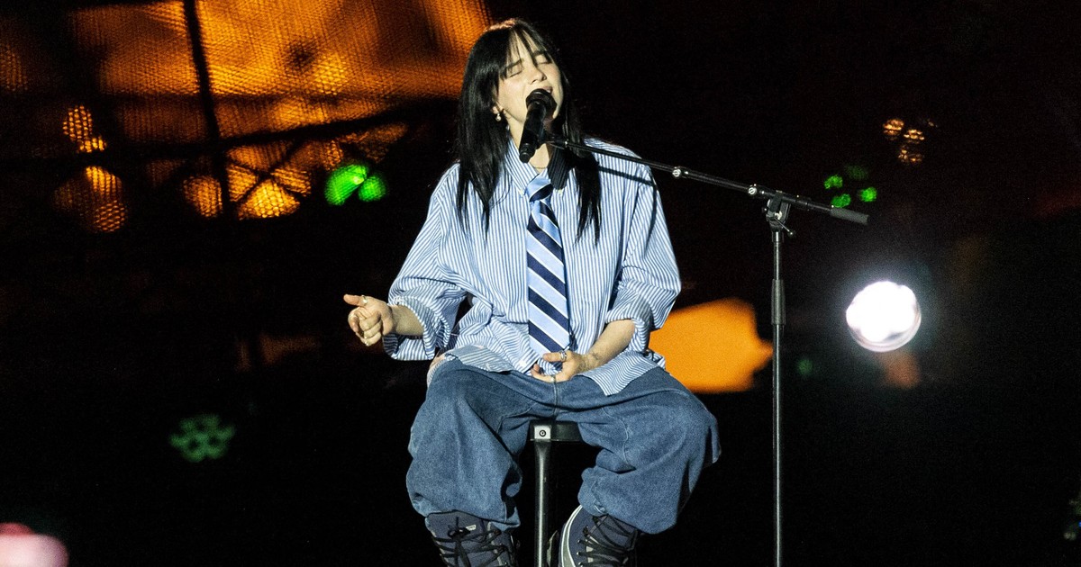 Ez fájhatott! Koncert közben kíméletlenül arcon dobták Billie Eilisht – videón az aljas pofátlanság