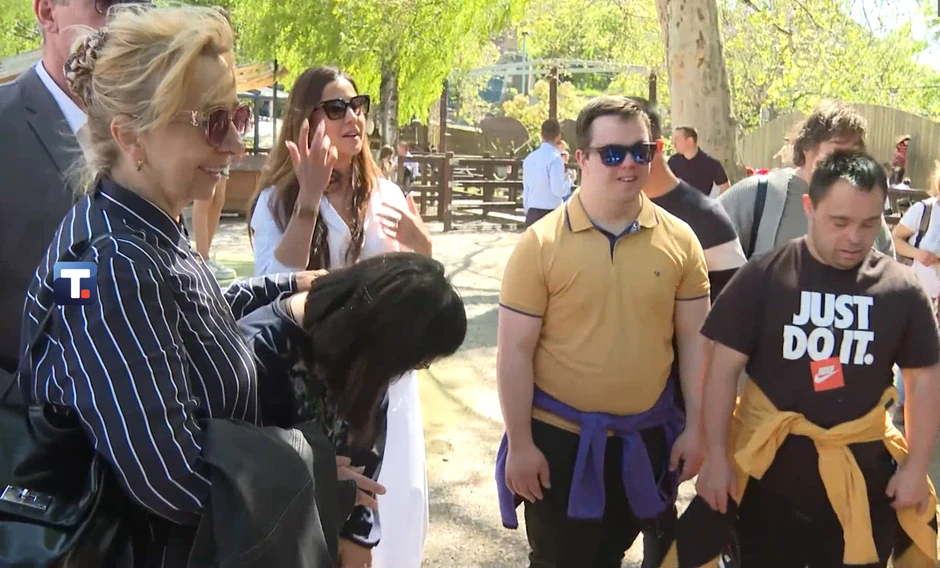 Tamara Vučić sa osobama sa Daunovim sindromom u Zoo vrtu