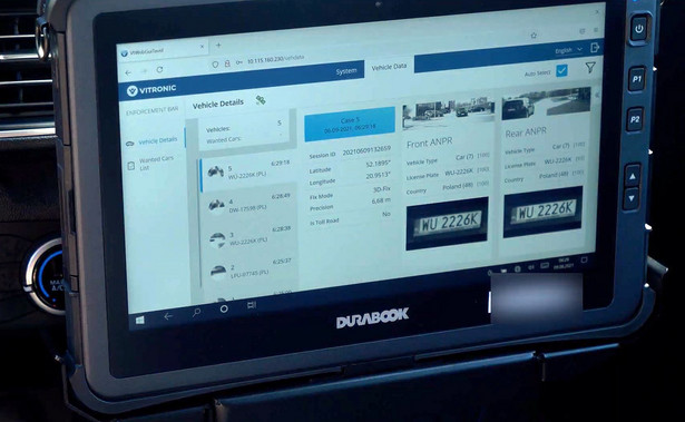 Radiowóz do kontroli opłaty drogowej e-TOLL. System viaTOLL nie działa od września 2021 roku