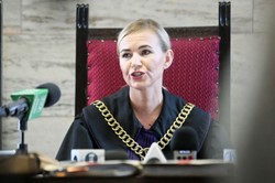 Policjant przejechał kibica. Sąd go uniewinnił