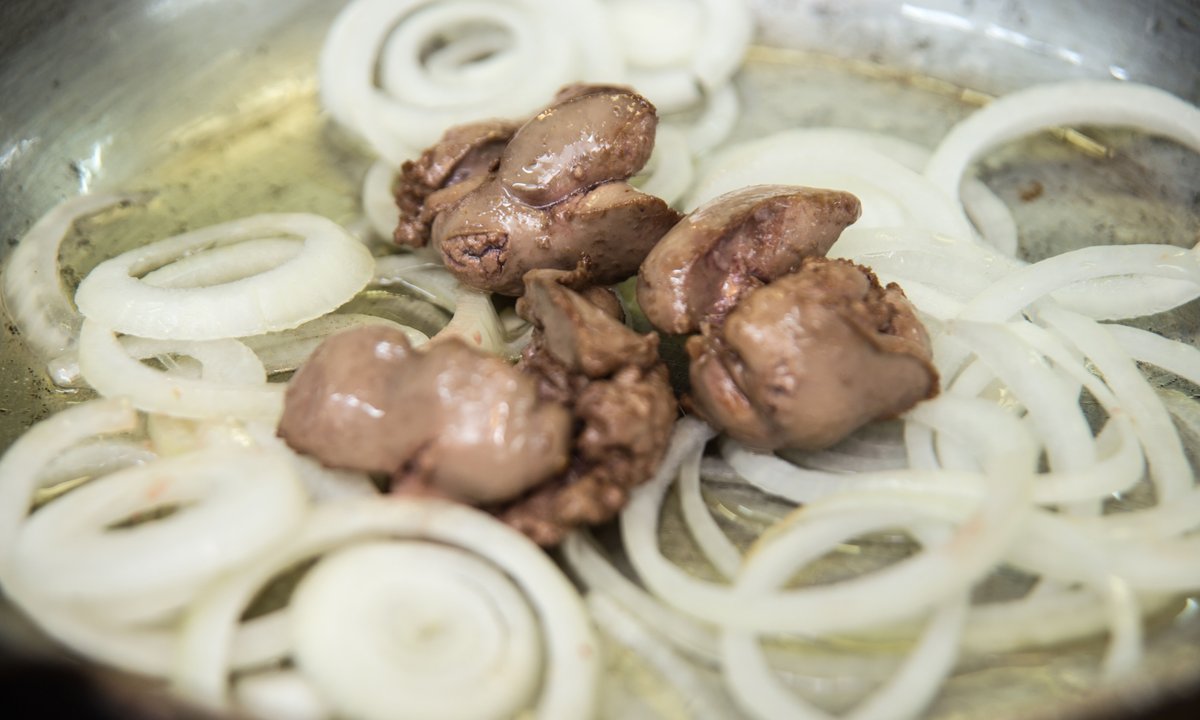 Wątróbka nie lubi śmietany ani cebuli. To ta przyprawa podbija jej smak