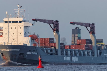 Objęty sankcjami rosyjski statek pod osłoną nocy zabrał coś z portu w RPA. Władze nie chcą ujawnić, co