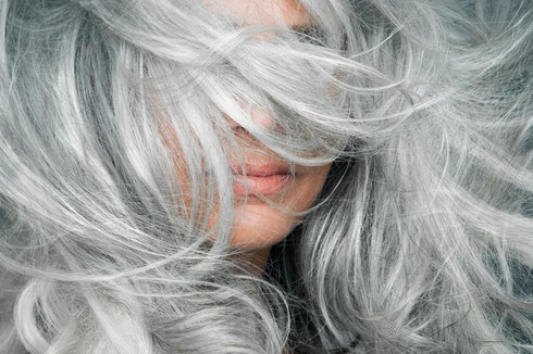 Graue Haare können toll aussehen, doch gefallen nicht jedem.