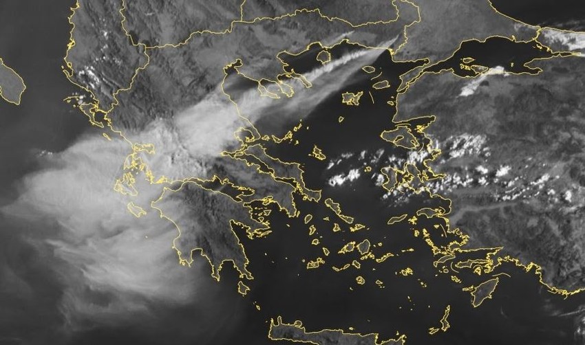Požari u Grčkoj stvorili dimnu zavesu na nebu