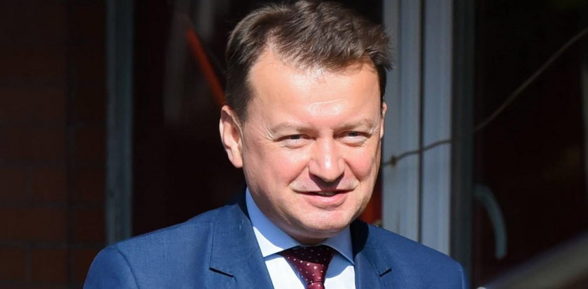Minister Błaszczak funduje luksusy dla swojego dworu