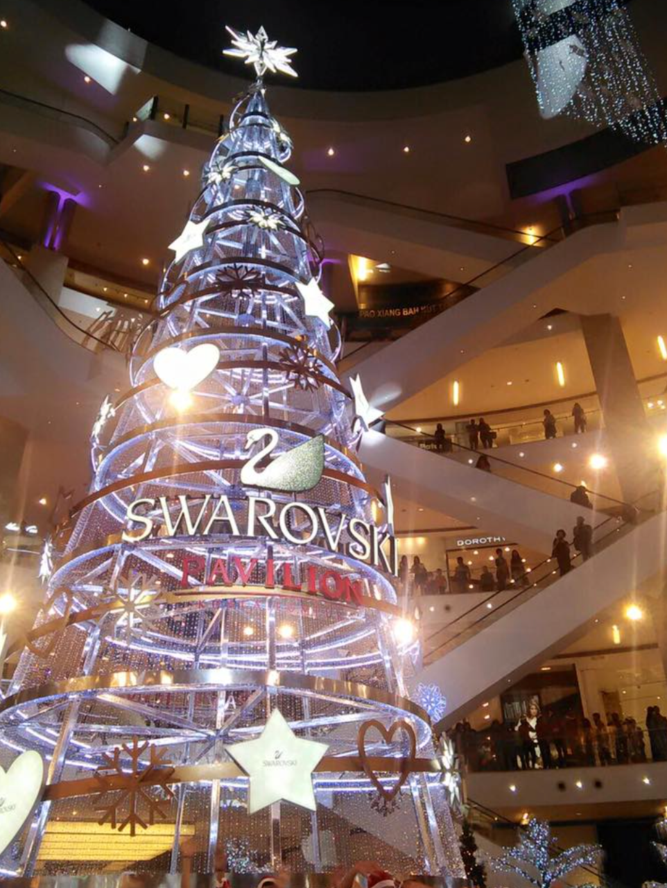 Vianočný stromček v Kuala Lumpur v spolupráci so Swarovski