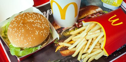 Kanapka Drwala 2021 znów w ofercie McDonald's. Kiedy pojawiła się po raz pierwszy? Co wchodzi w jej skład? Ile ma kalorii? Ile kosztuje w zestawie?