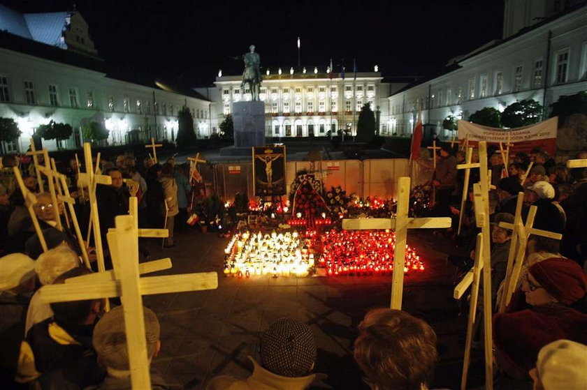 Według najnowszych badań CBOS, 58 procent Polaków jest przeciwko budowie pomnika Lecha Kaczyńskiego w stolicy