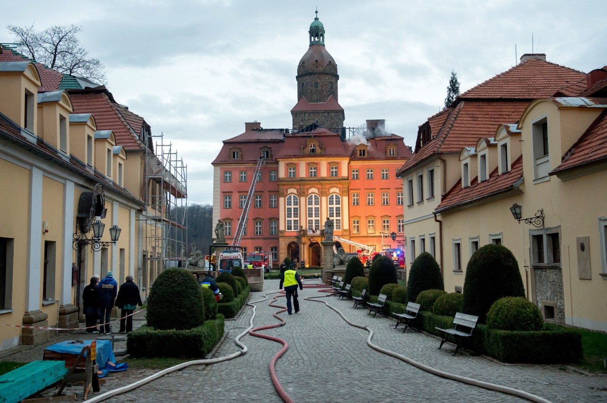 Wciąż trwa szacowanie strat po pożarze.