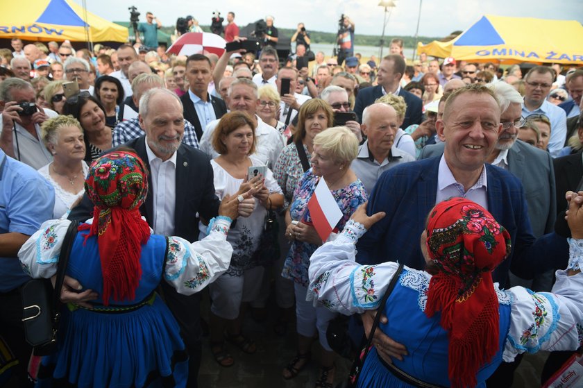 Antoni Macierewicz zatańczył na Pikniku Rodzinnym w Miedznej Murowanej