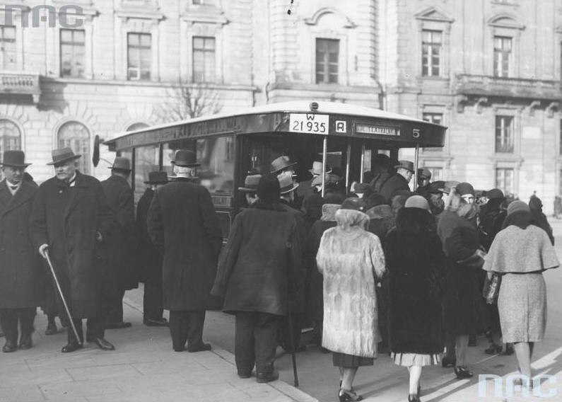 Autobus komunikacji miejskiej