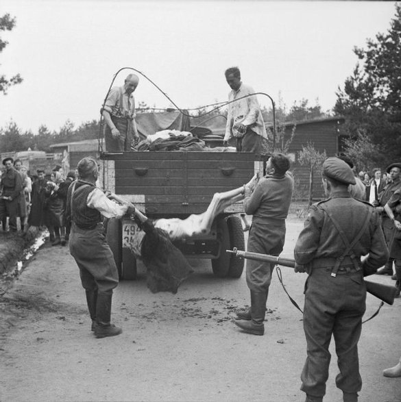 Kwiecień 1945 roku. Wyzwolenie obozu Bergen-Belsen, w którym Arie Selinger spędził blisko dwa lata.