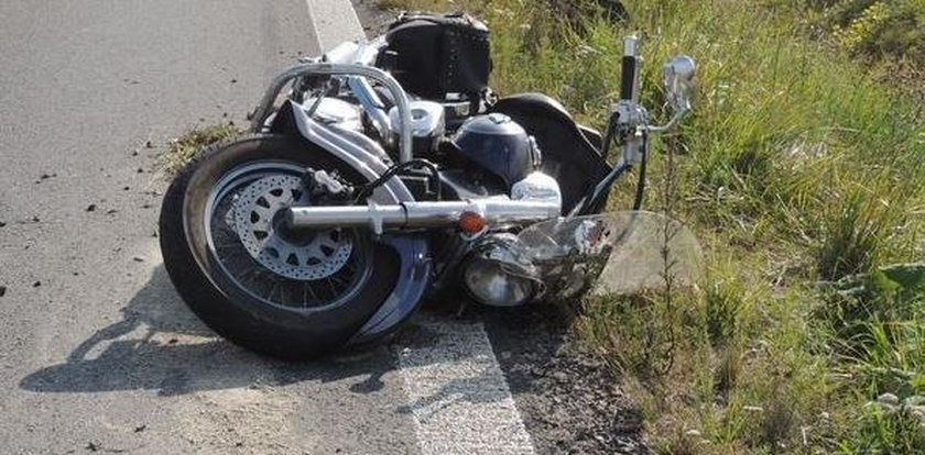 Tragiczny wypadek motocyklisty. Dlaczego zjechał z drogi?