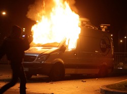 Zatrzymanie na rocznicę. Wpadł podpalacz wozu TVN24