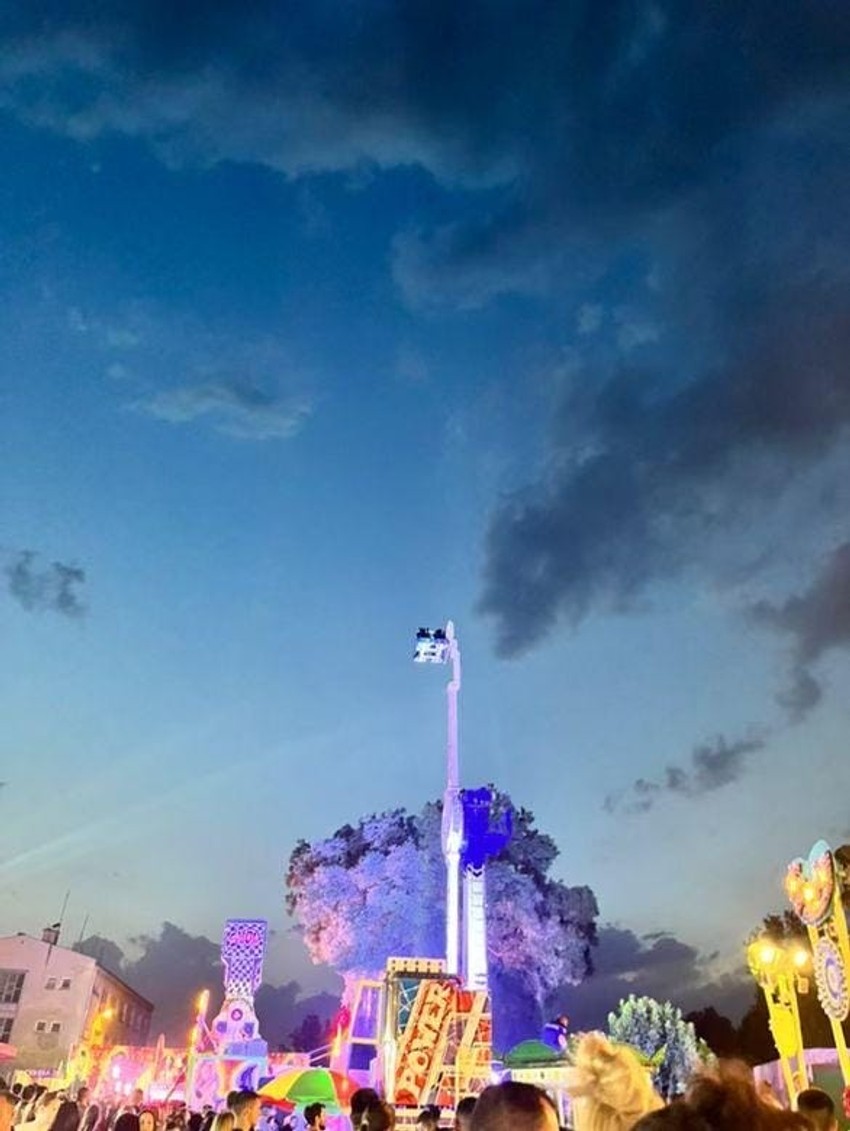 Zaglavila se sprava u Inđiji u luna parku