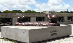Wandale zniszczyli w Buenos Aires pomnik Lionela Messiego
