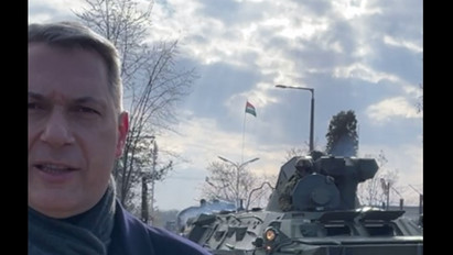 Lázár János rendkívüli bejelentkezése a laktanyától: elindultak a katonák Vásárhelyről is a határhoz – videó