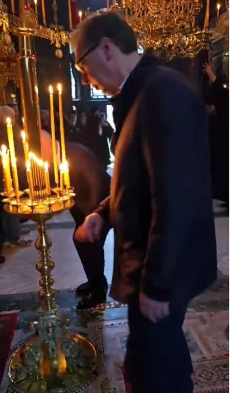 Vučić u manastiru Hilandar tokom božićnog jutra