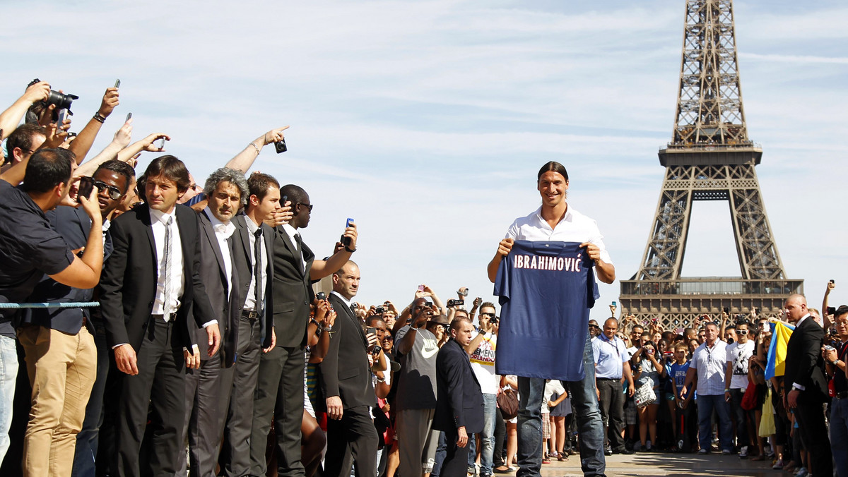 Gracz Paris Saint-Germain, Jeremy Menez jest pod wrażeniem gry Zlatana Ibrahimovica, który niedawno przybył do klubu z Parc des Princes. - To niesamowicie silny zawodnik. Jest niczym potwór - stwierdził z uśmiechem Francuz.