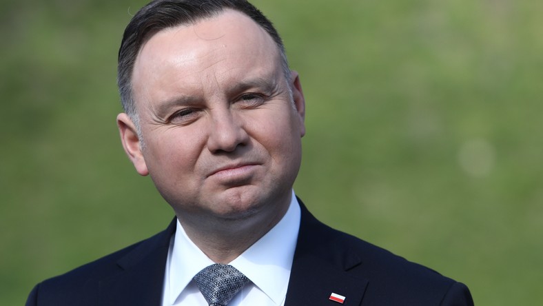 Sondaż prezydencki. Andrzej Duda notuje spadek, dwucyfrowy wynik Krzysztofa Bosaka Wybory prezydenckie. Sondaż: Andrzej Duda z 35 proc. poparcia
