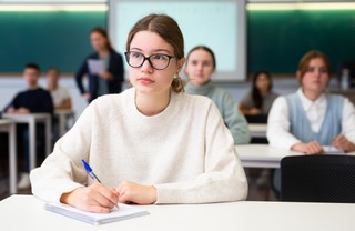 Polski na egzaminie ósmoklasisty 2024: Takie zadania i tematy były w latach 2021-2023