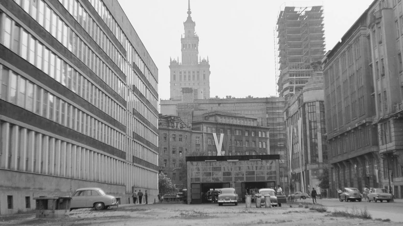 Warsztat samochodowy (Warszawa; widok od ul. Szpitalnej; 1964 r.)
