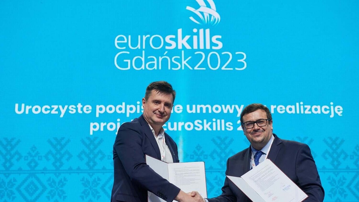 <strong>SkillsPoland Gdańsk 2022 to miejsce, gdzie edukacja spotyka się z biznesem, aby rozmawiać o tym, jak kształcić młodych ludzi pod kątem nowych kompetencji, których wymaga współczesny rynek pracy – mówił dr hab. Paweł Poszytek, dyrektor generalny Fundacji Rozwoju Systemu Edukacji (FRSE) podczas otwarcia Mistrzostw Polski Umiejętności Branżowych SkillsPoland Gdańsk 2022.</strong>