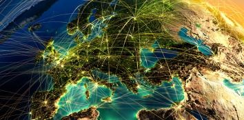 'Ostatnio zauważamy wzrost zainteresowania językami wschodnioeuropejskimi, w szczególności językami krajów nadbałtyckich. Z uwagi na sytuację polityczną rzadsze niż wcześniej są wprawdzie zapytania o język rosyjski, wykonujemy natomiast sporo tłumaczeń na języki, które jeszcze kilka lat temu były dość mało popularne, np. litewski, łotewski czy estoński. Dotyczy to zwłaszcza branży spożywczej. Często tłumaczymy na te języki etykiety oraz składy surowcowe produktów' - mówi Magdalena Mika, Key Account Manager z biura tłumaczeń Skrivanek.
Zgodnie z danymi agencji zatrudnienia Manpower obecnie prawie 70 proc. pracodawców przedstawia znajomość angielskiego jako wymóg konieczny, a ponad 50 proc. oczekuje jego zaawansowanej znajomości. Na tak wymagającym rynku pracy znajomość nie tylko angielskiego, ale i drugiego języka obcego to furtka do wysokich zarobków i dobrej pracy. Jeśli drugim językiem jest język, który można usłyszeć w krajach Europy Wschodniej, tym lepiej.