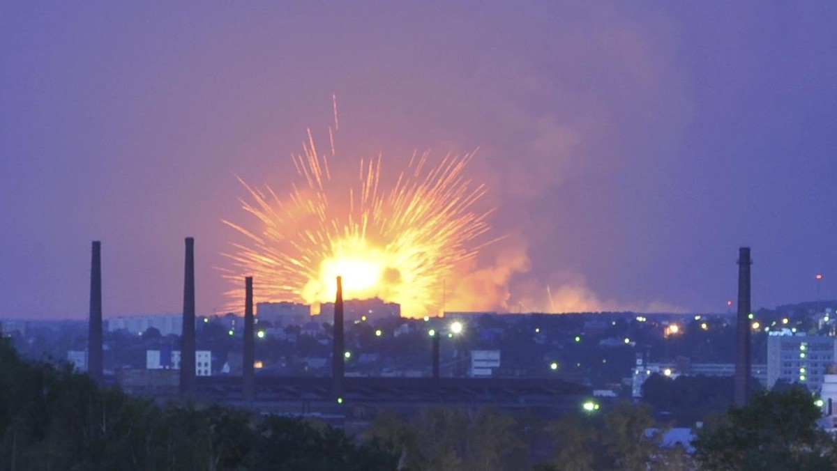 Do 75 osób wzrosła liczba rannych w pożarze, który wybuchł w składach amunicji Armii Rosyjskiej koło Iżewska. 30 osób przebywa jeszcze w szpitalu - poinformowało ministerstwo ds. sytuacji nadzwyczajnych. Dwie osoby zmarły na serce.