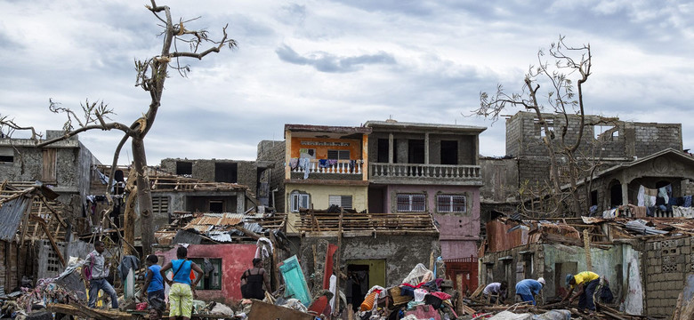 Ponad 800 ofiar śmiertelnych huraganu Matthew. Amerykański okręt płynie na pomoc Haiti