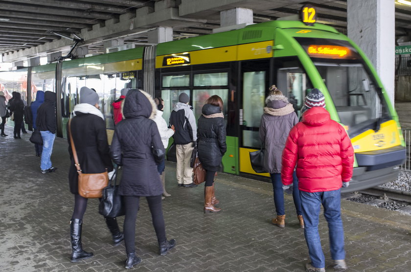 Urzędnicy chwalą się PEKĄ – pasażerowie ją krytykują