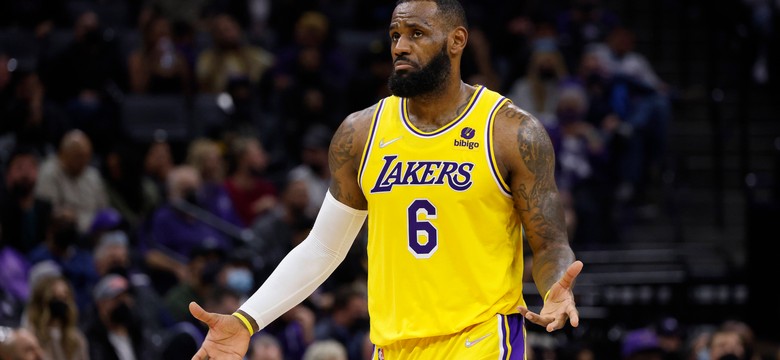 LeBron James pierwszym grającym koszykarzem-miliarderem