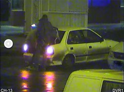 Pijany wiózł pasażerów w bagażniku