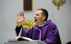 Ks. Międlar przyrównuje się do Jezusa? 'Związano mi ręce i zakneblowano usta'