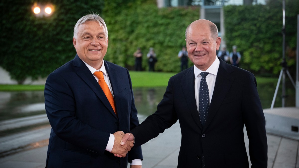 Orbán Viktor a német kancellárnak panaszkodott Manfred Weberre: „Hungarofób ember, gyűlöli a magyarokat”
