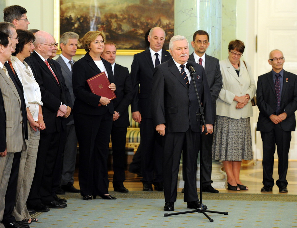 Prezydent odznaczył zasłużonych dla transformacji