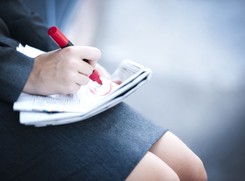 20 najgorszych prac dla młodych. Kasjer, kurier, dziennikarz...