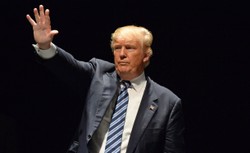 Pięć sypialni, cztery łazienki... Dom lat dziecięcych Donalda Trumpa można wynajmować. A cena?